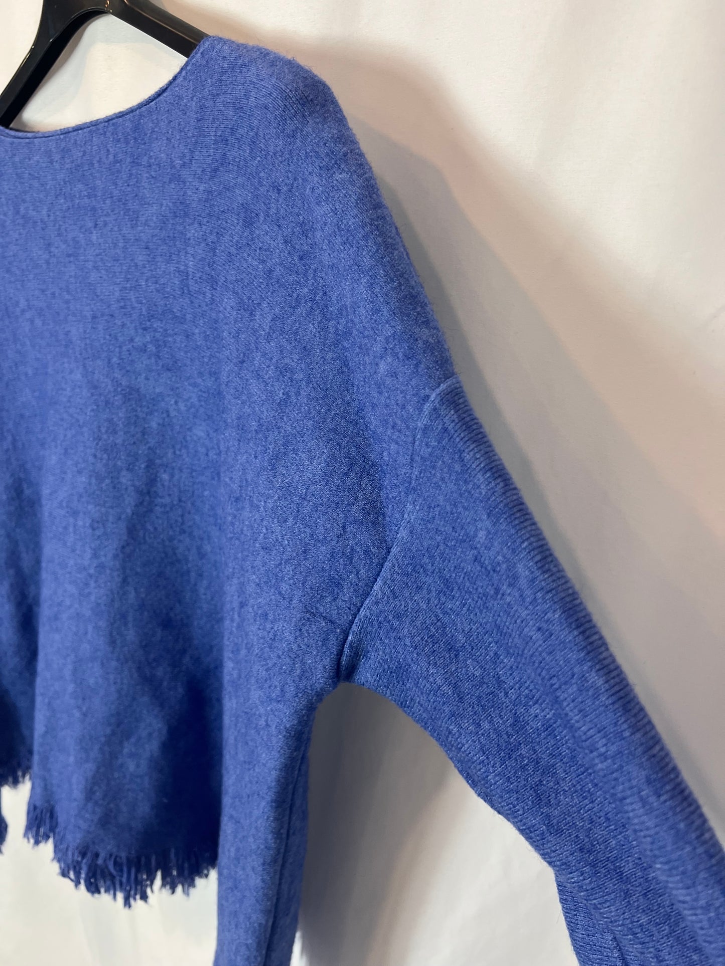 OTRAS. Jersey azul  jaspeado flecos. T S