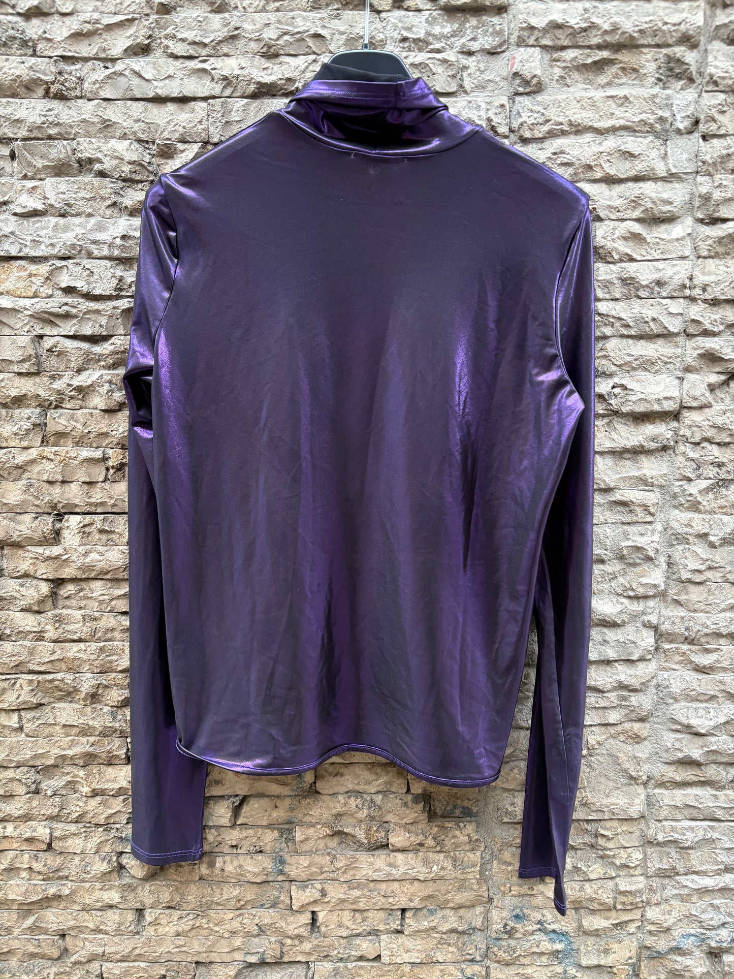 FORTE FORTE. Top morado metalizado