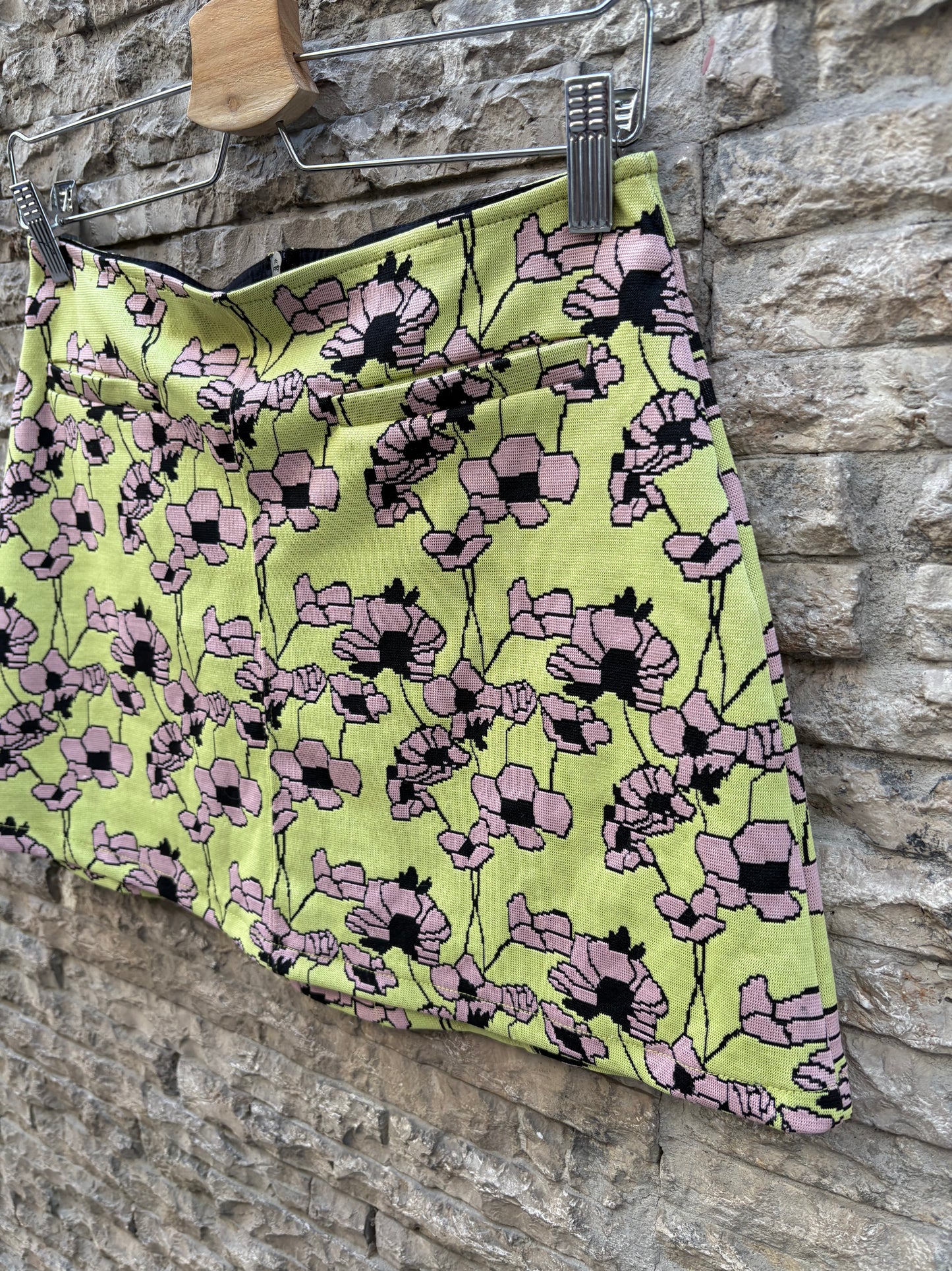 ZARA. Falda corta verde retro
