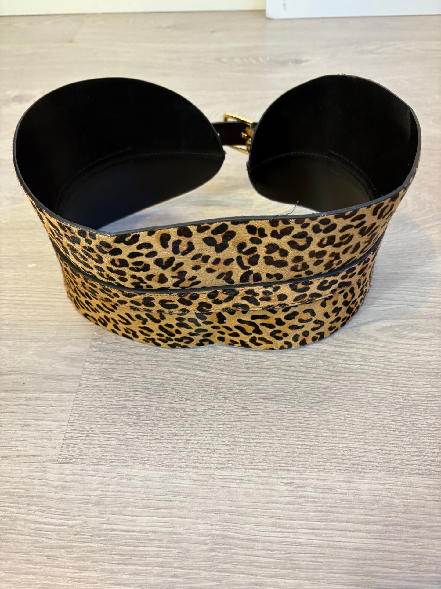 ZARA. Cinturón fajín animal print