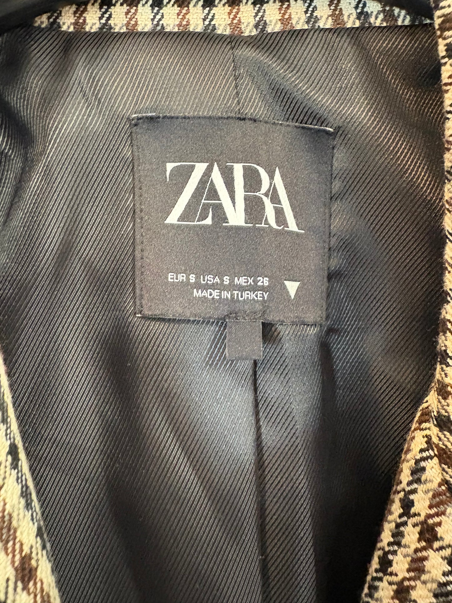 ZARA. Mustard textured back top. TS