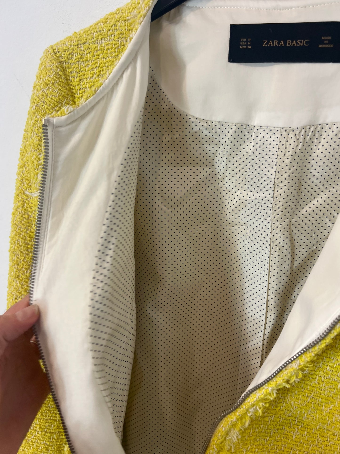 ZARA. Chaqueta amarilla textura. T M