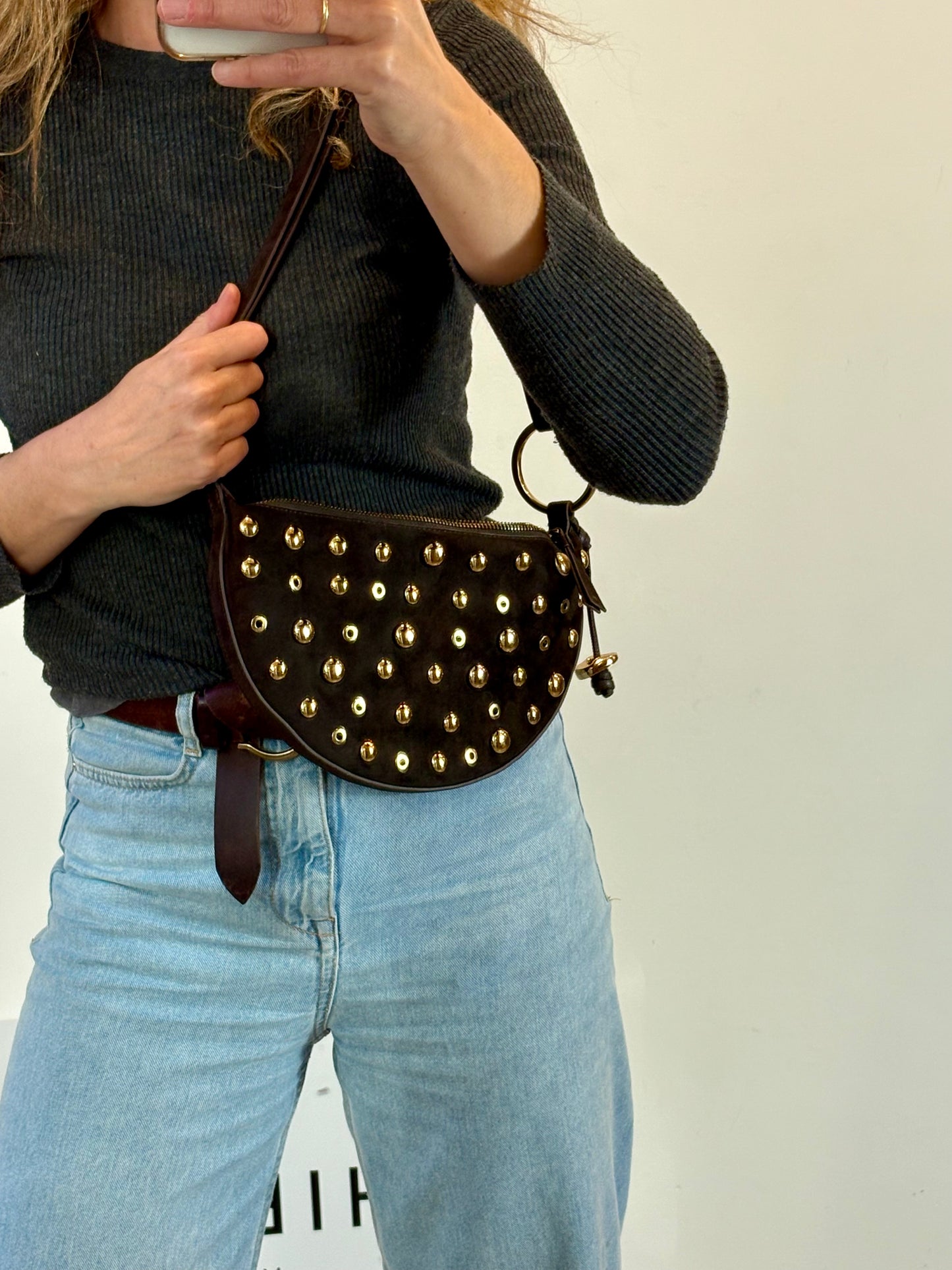 ZARA. Bolso tachas media luna