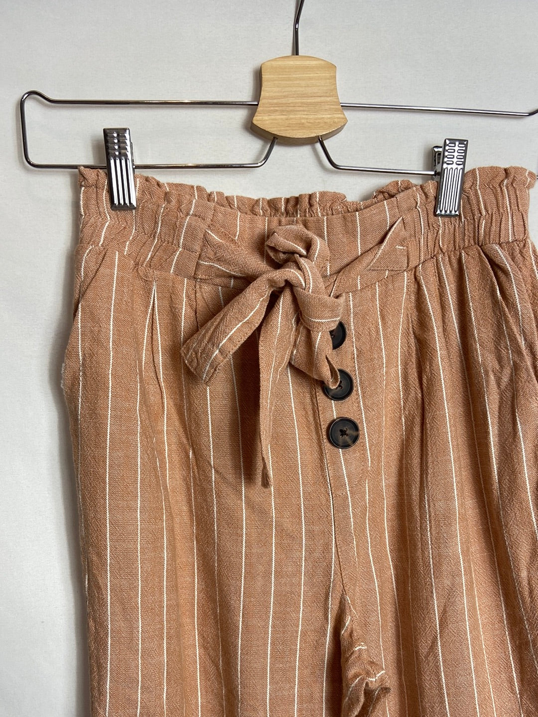 STRADIVARIUS. Striped beige trousers S.XS