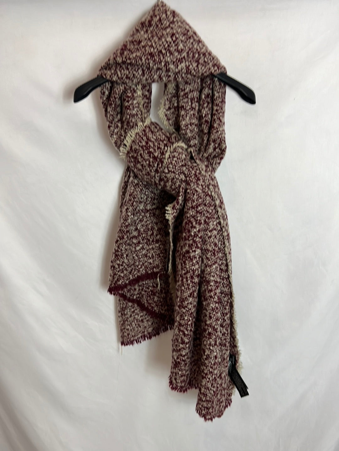 ZARA. Bufanda burdeos jaspeada