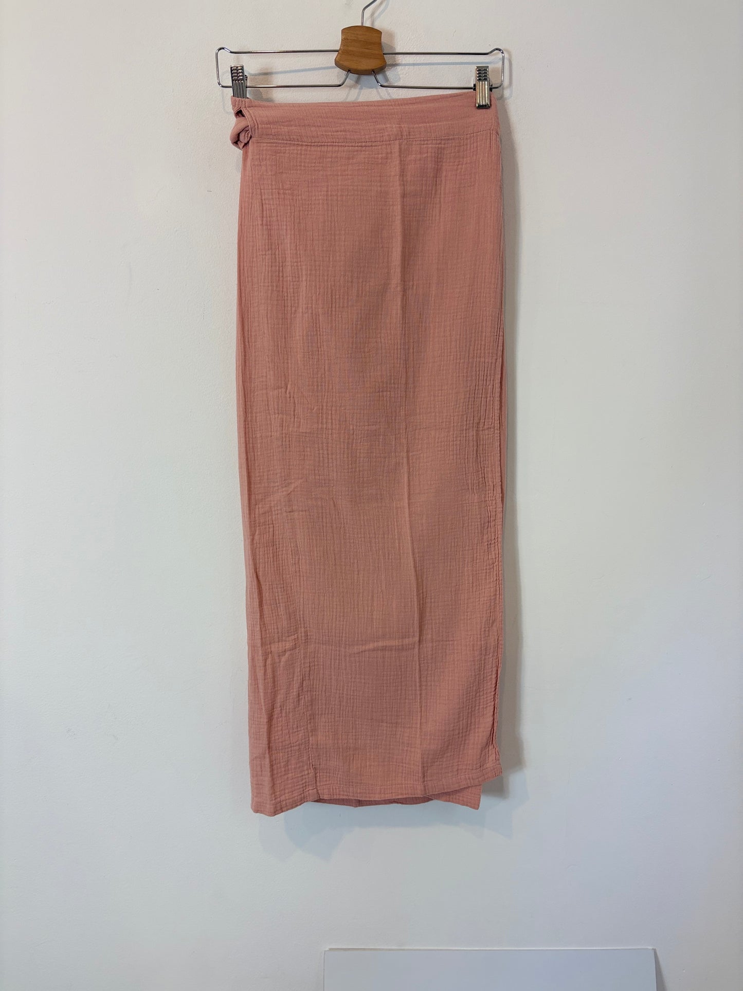 MARIA DE LA ORDEN. Falda pareo rosa cruzada T.m