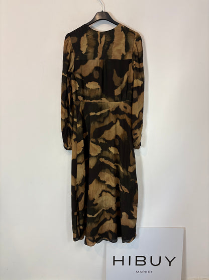 MASSIMO DUTTI. Short green skirt with pocket T.xs