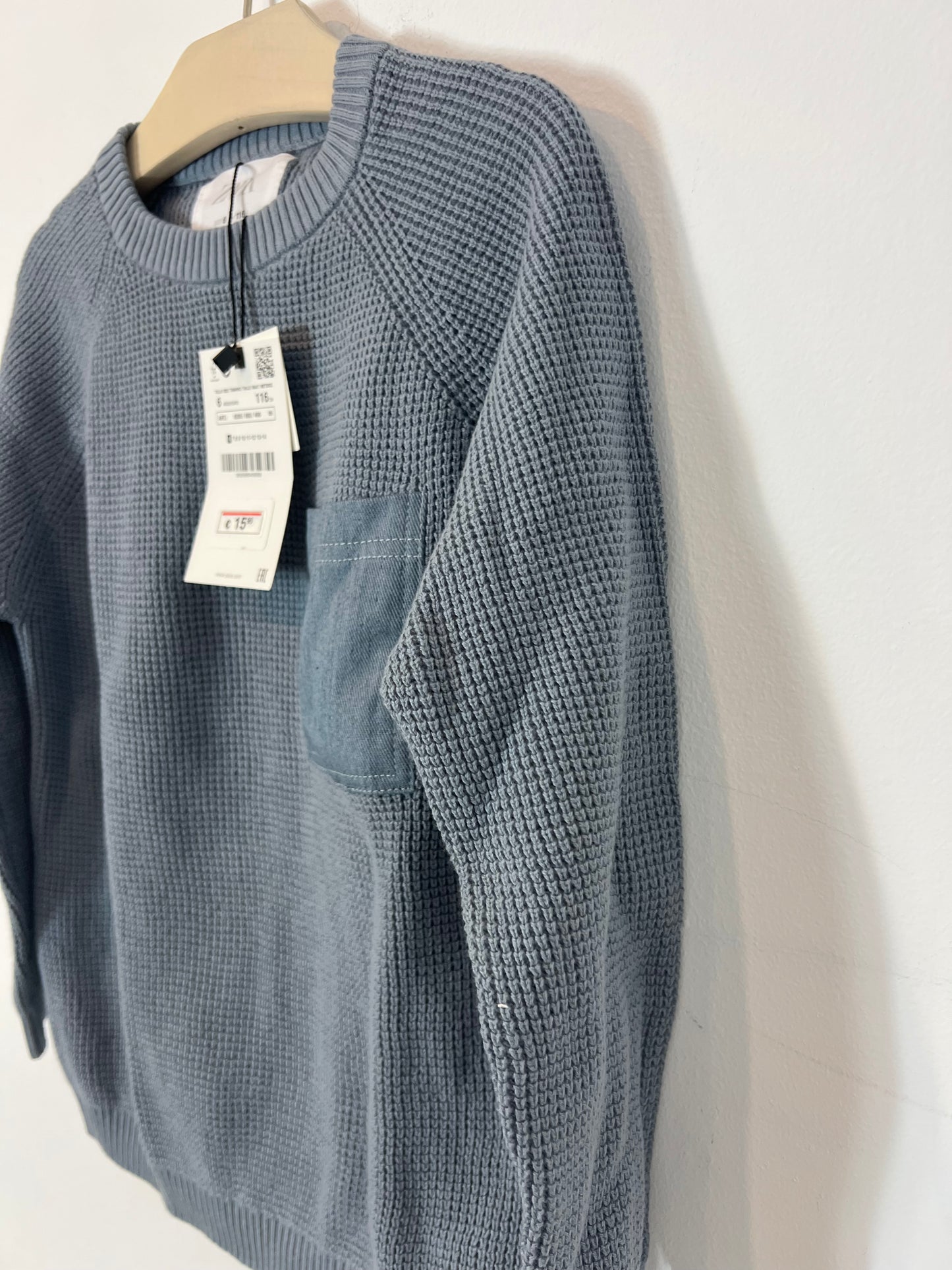 ZARA. Blue sweater with pocket detail. Size 6 years