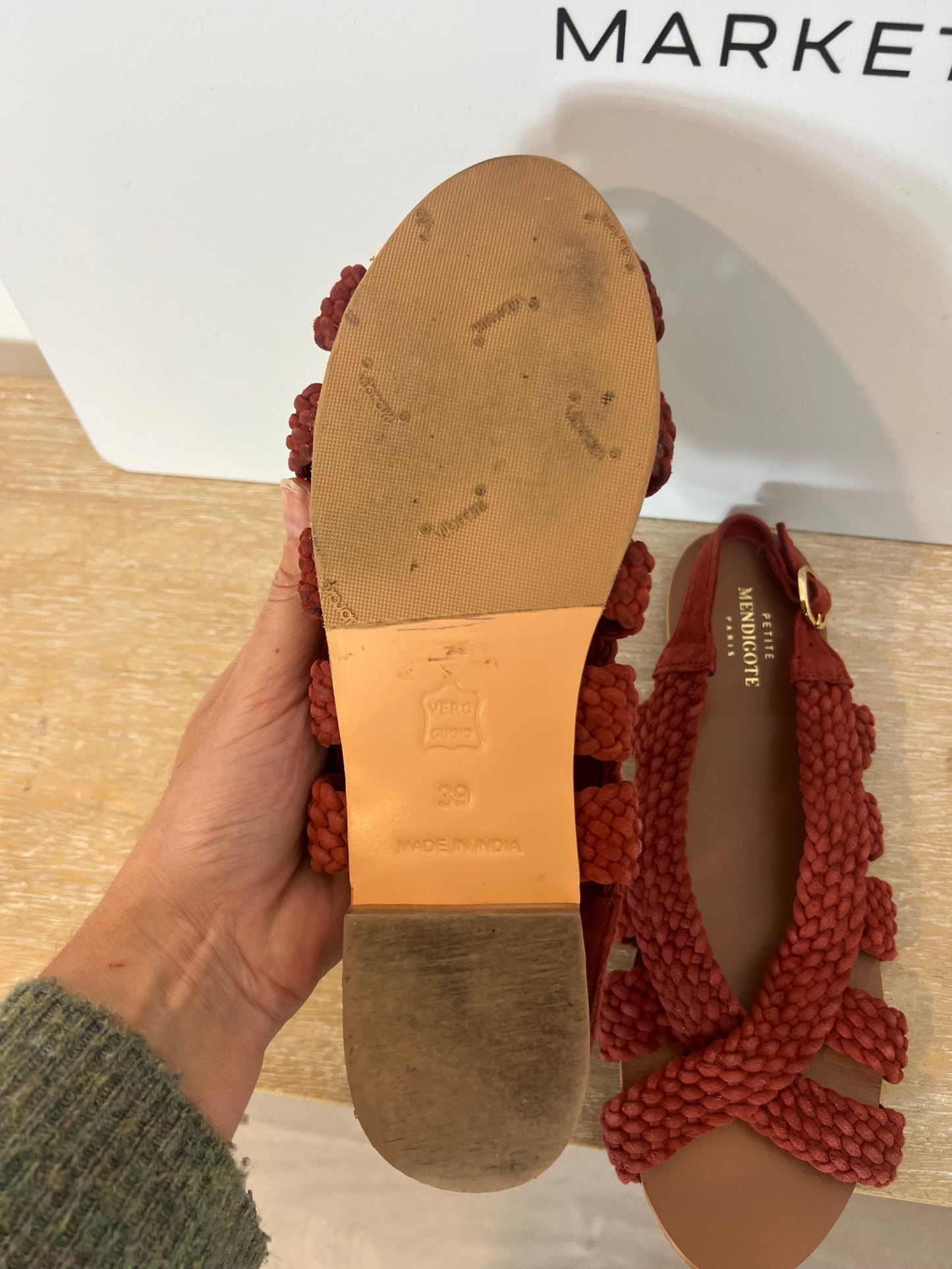 PETITE MENDIGOTE. Sandalia plana piel teja. T 39