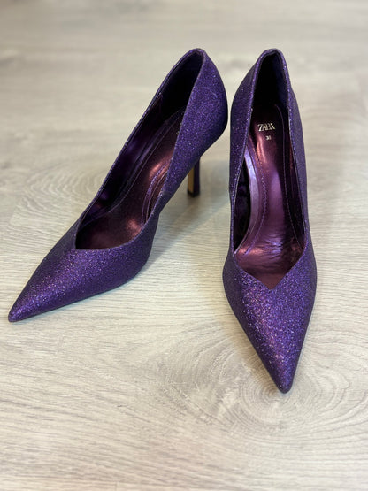 ZARA. Tacón purpurina