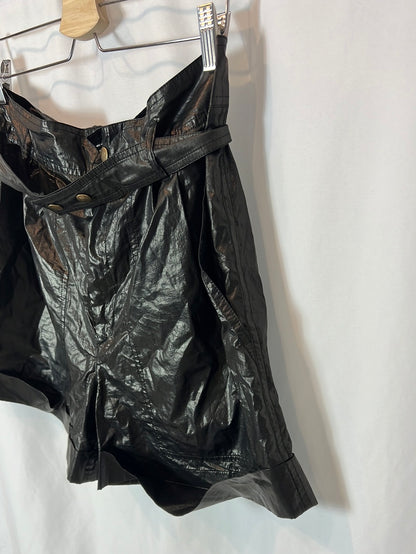 ISABEL MARANT. Textured black shorts. Size 38