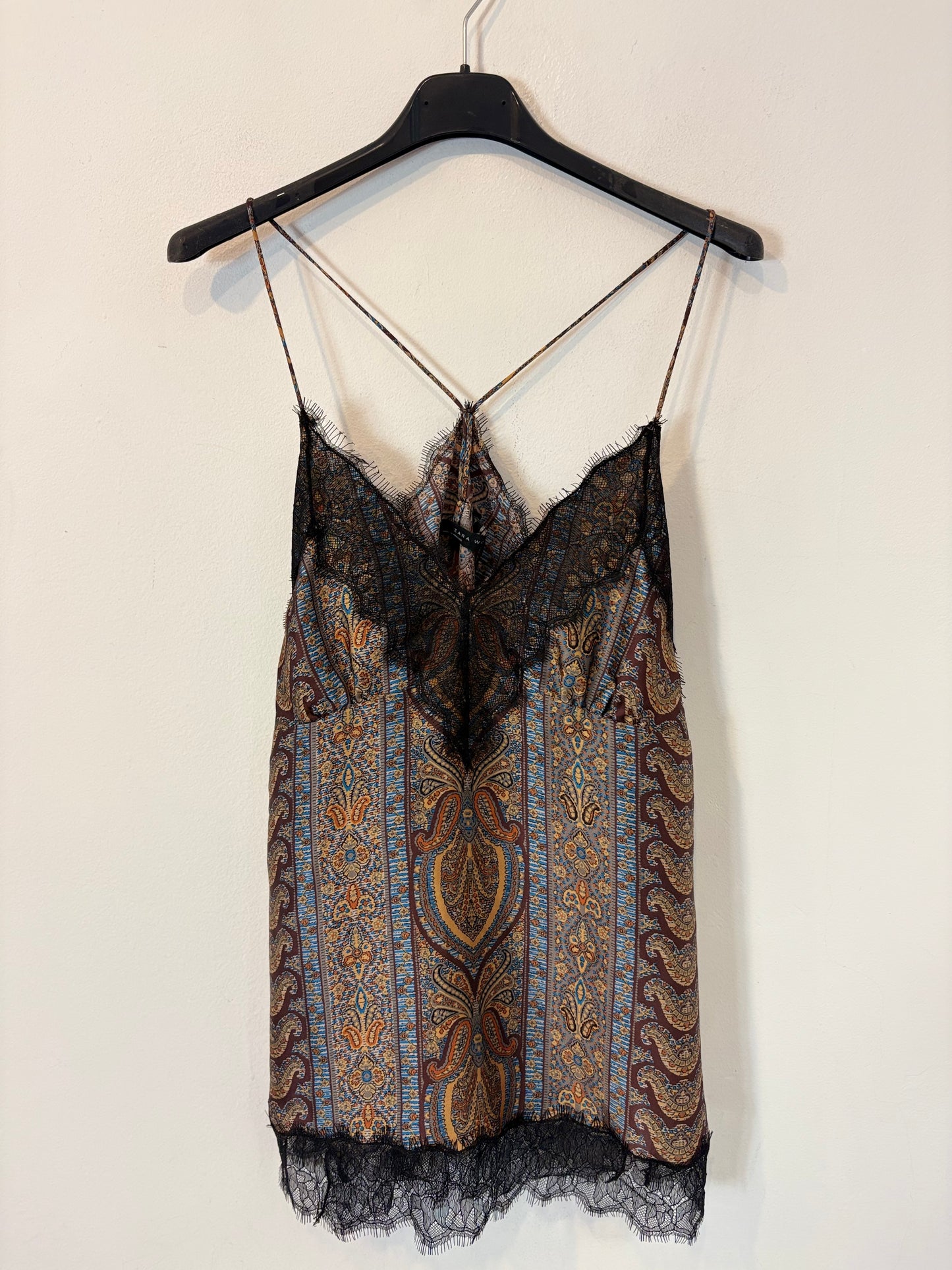 MASSIMO DUTTI. Short green skirt with pocket T.xs