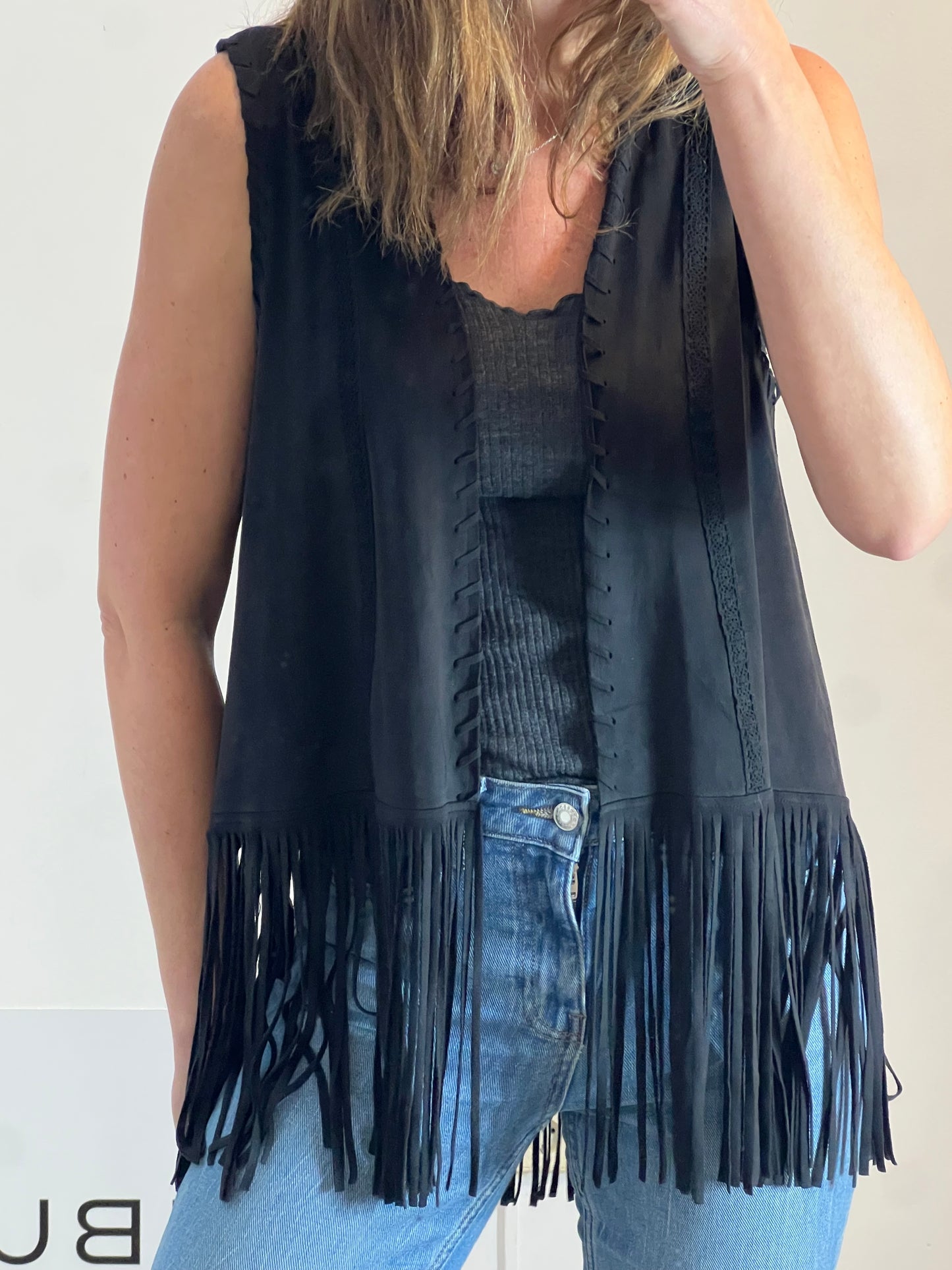 ZARA. Chaleco negro antelina flecos. T M