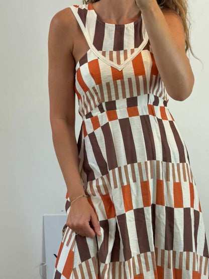 Vestido midi fluido escote geométrico