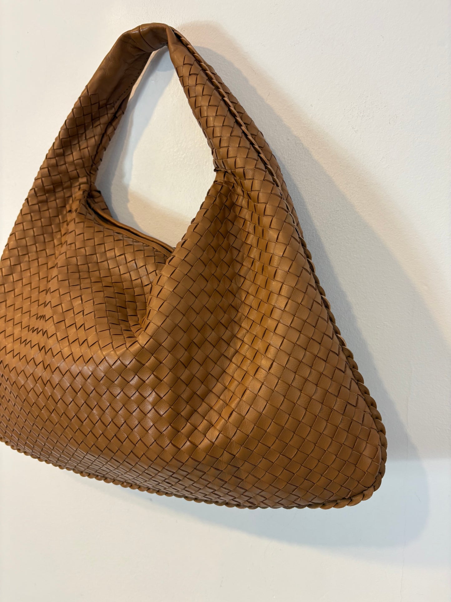 BOTTEGA VENETA. Bolso de hombro piel trenzada