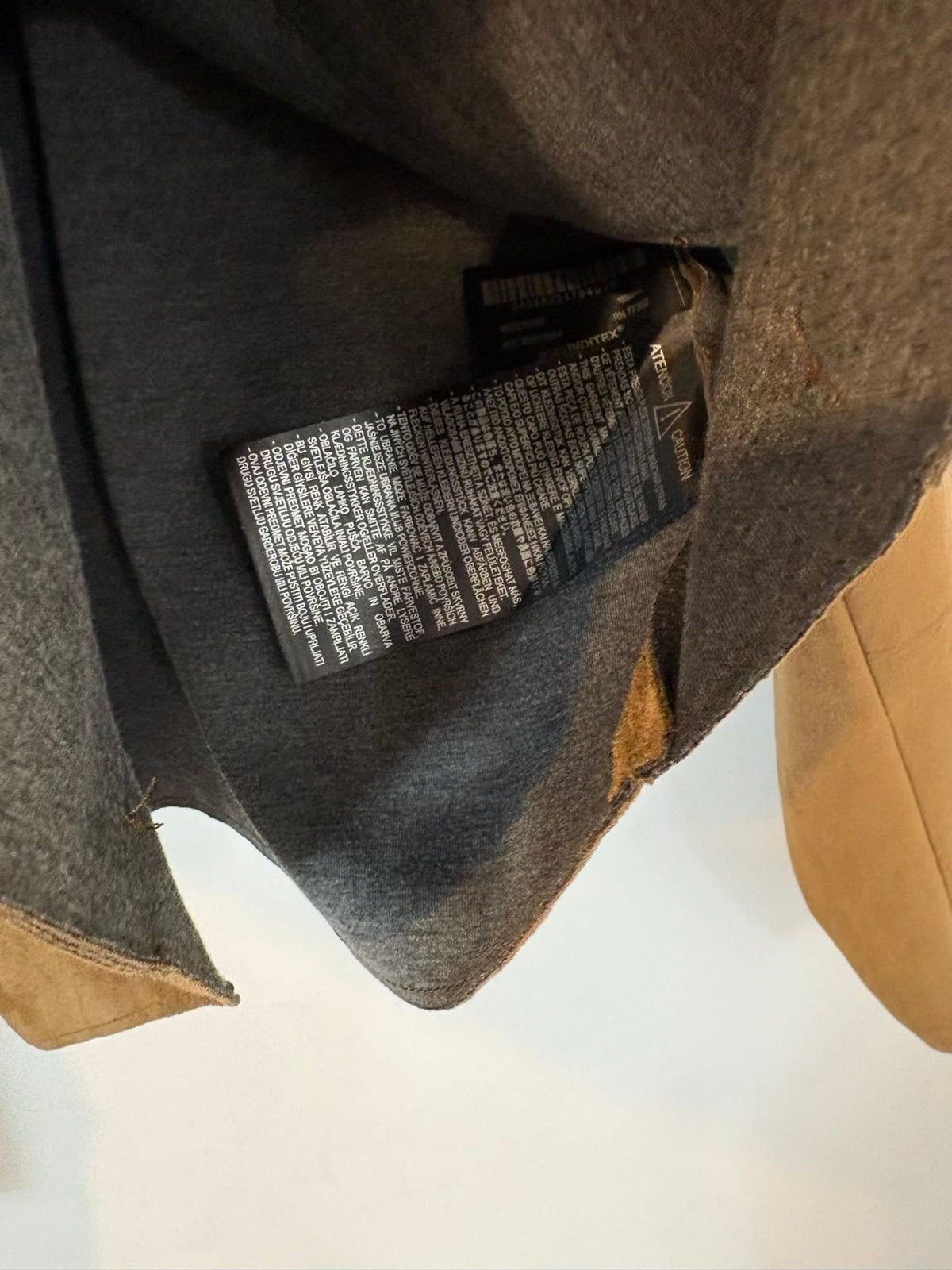 ZARA. Chaqueta efecto piel marrón