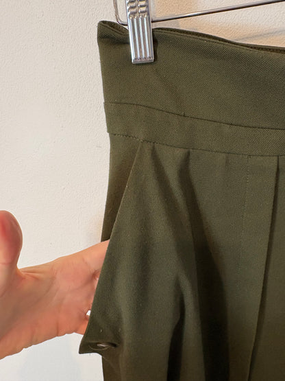 IQ COLLECTION. Falda midi verde bolsillos