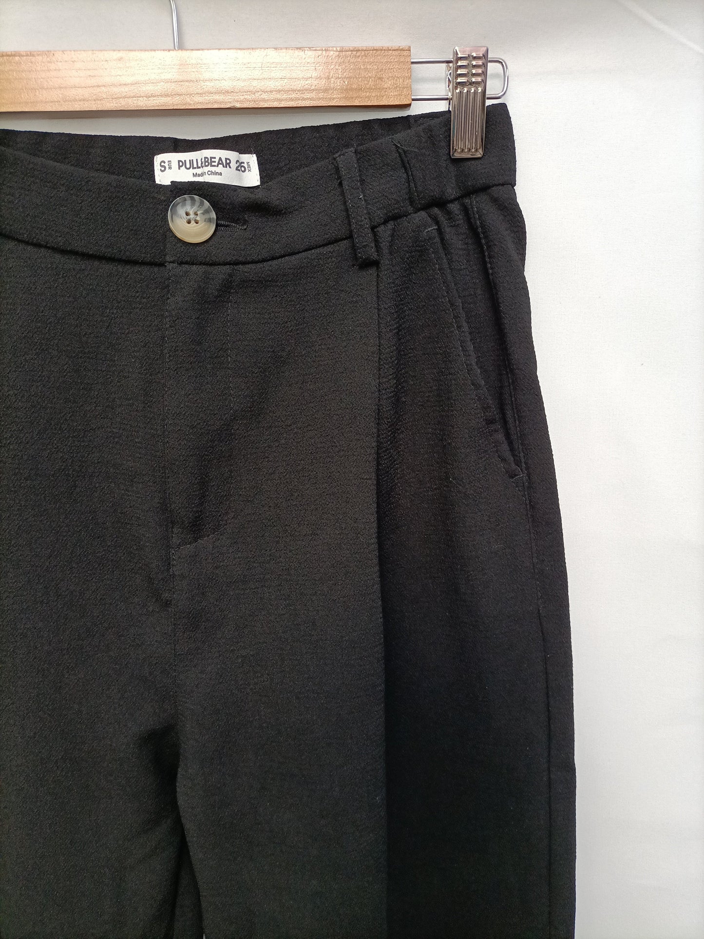 PULL&amp;BEAR. Flowy black Ts trousers