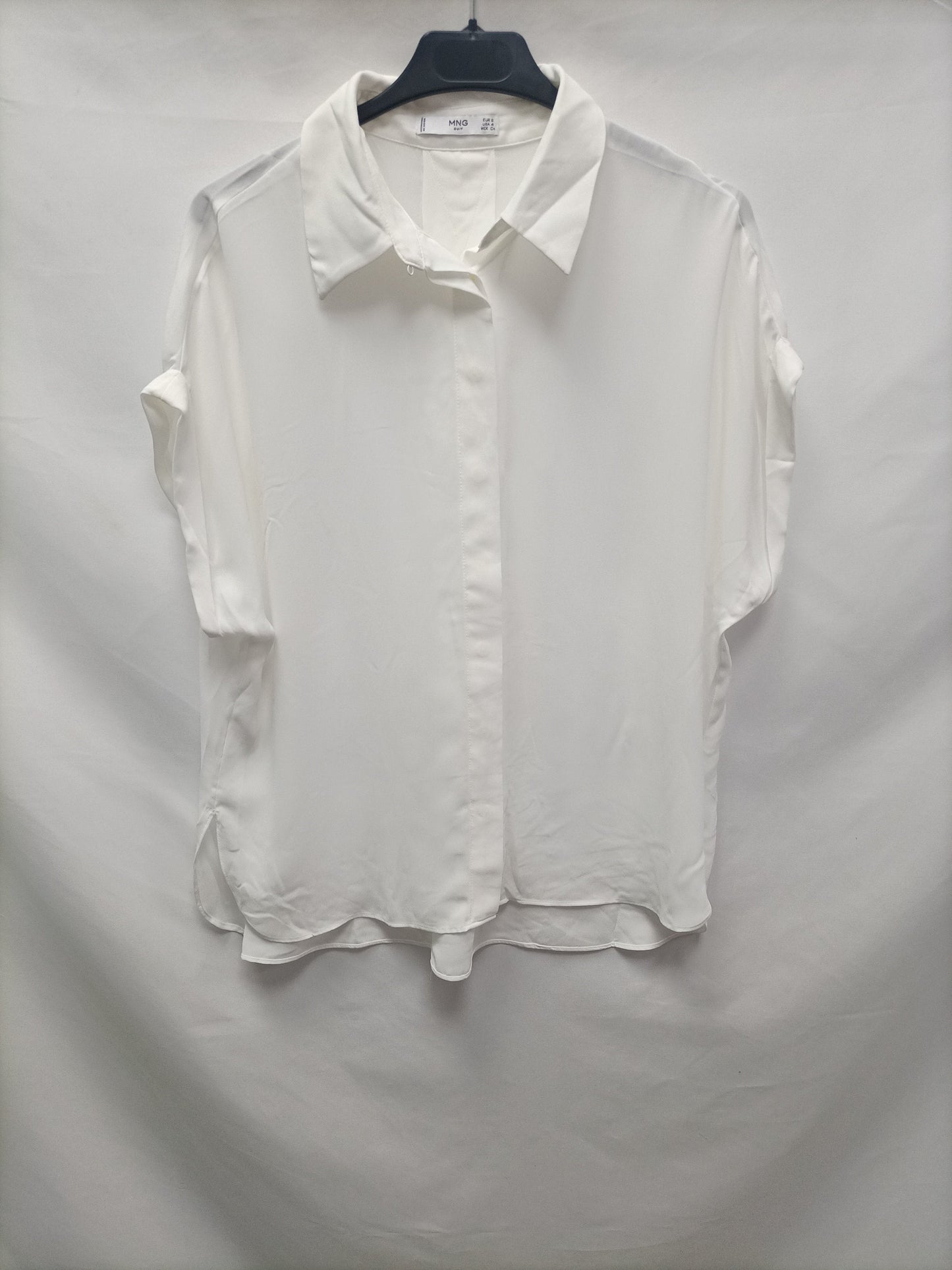 MANGO. Flowy white Ts blouse