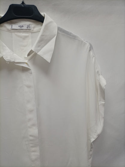 MANGO. Flowy white Ts blouse
