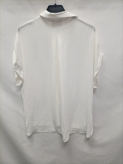 MANGO. Flowy white Ts blouse