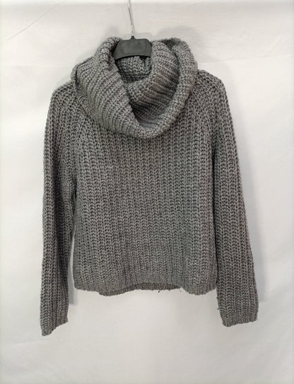 BERSHKA. Grey Ts knit sweater