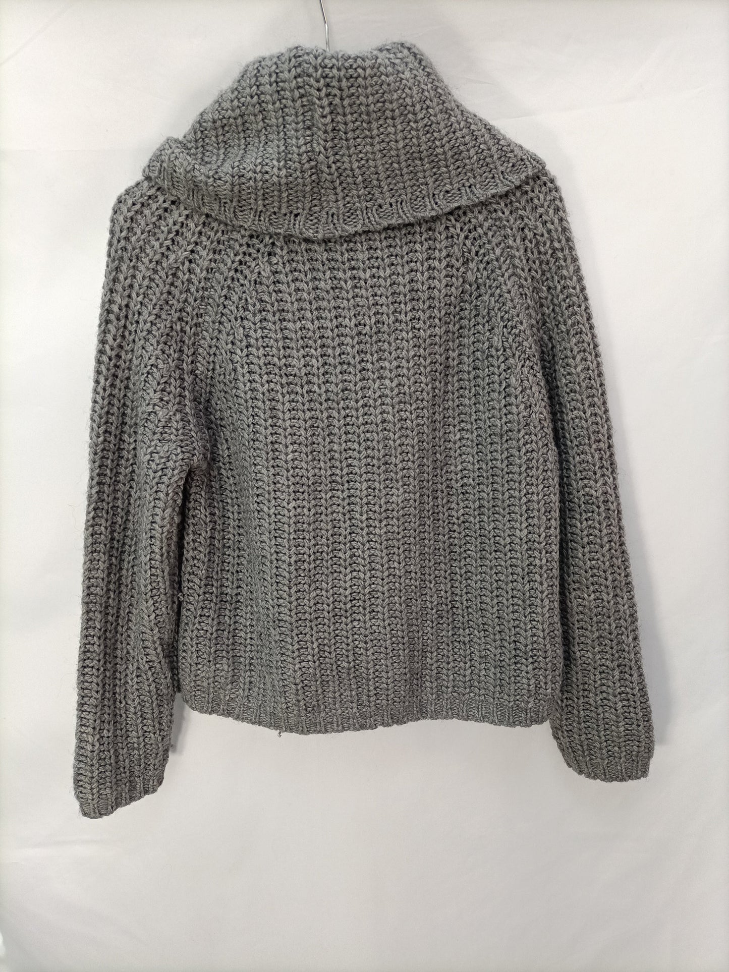 BERSHKA. Grey Ts knit sweater