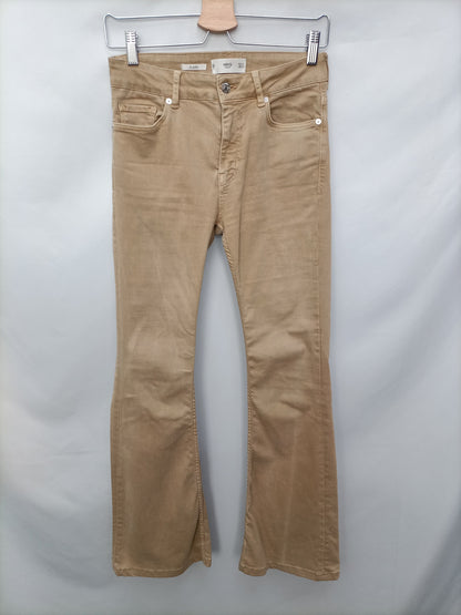 MANGO. Pantalón beige campana T.36