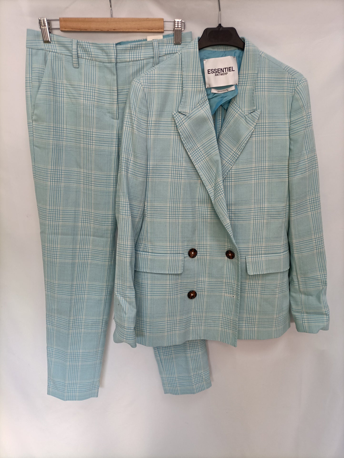 ESSENTIAL. Blue checked blazer, size 38