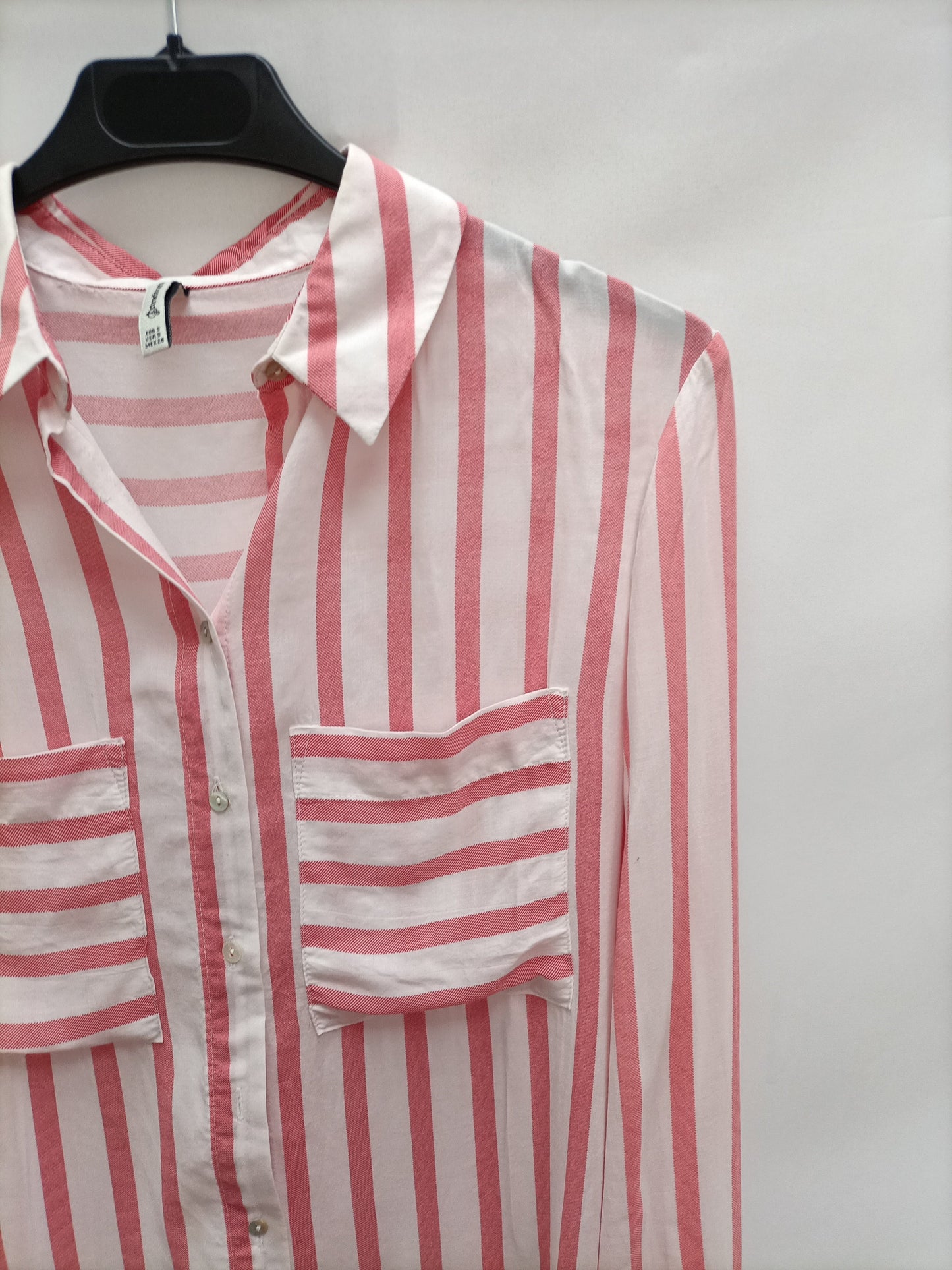 STRADIVARIUS. Blusa rayas y rosas T.S