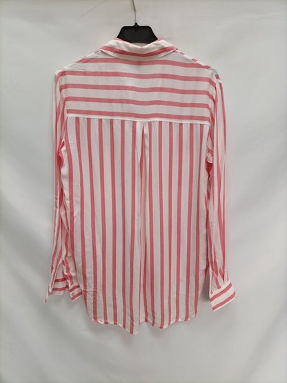 STRADIVARIUS. Blusa rayas y rosas T.S