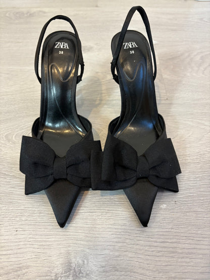 ZARA. Sandalia negra lazo. T 38