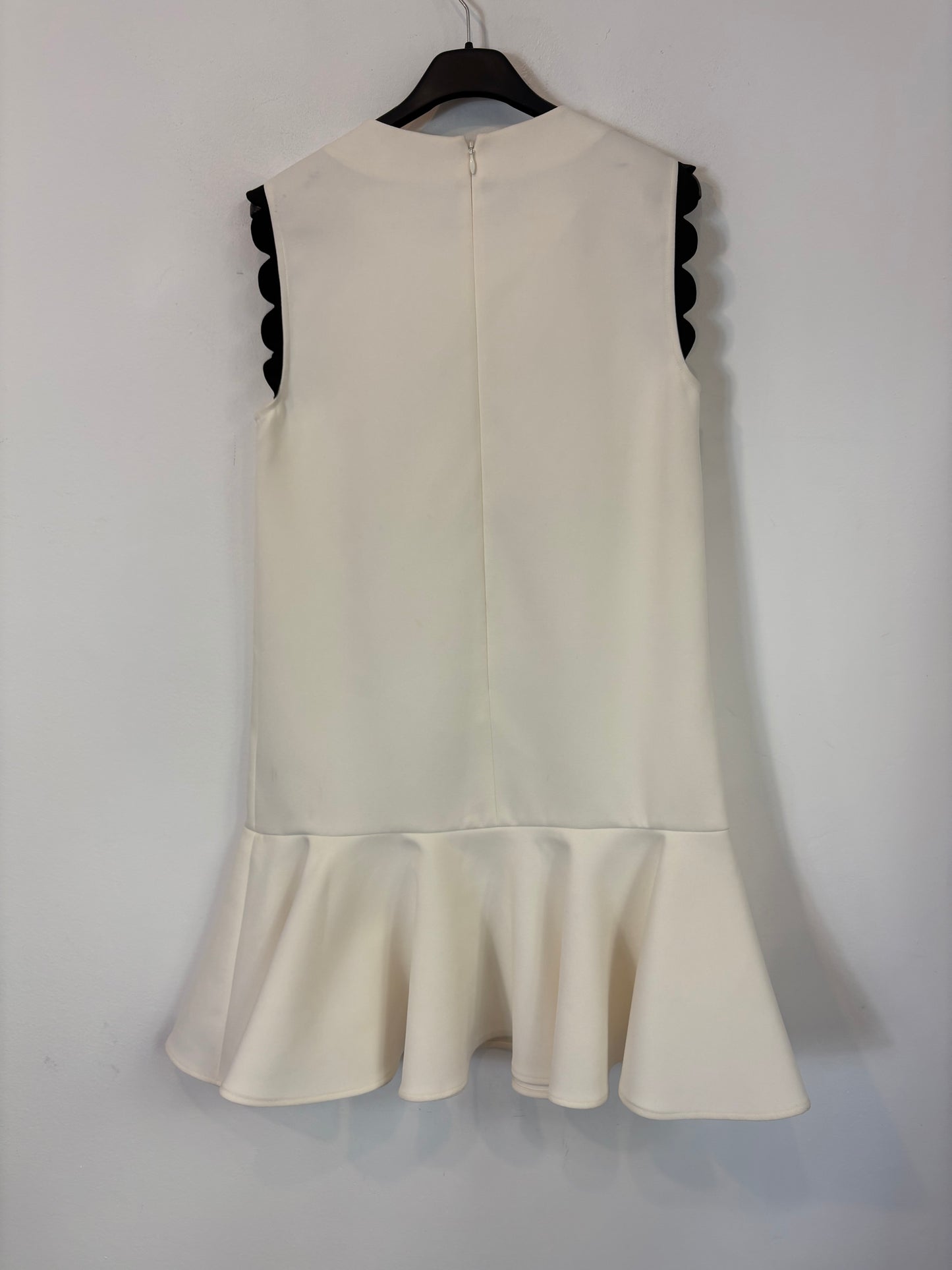 RED VALENTINO. Vestido corto volante. T 40 (S)