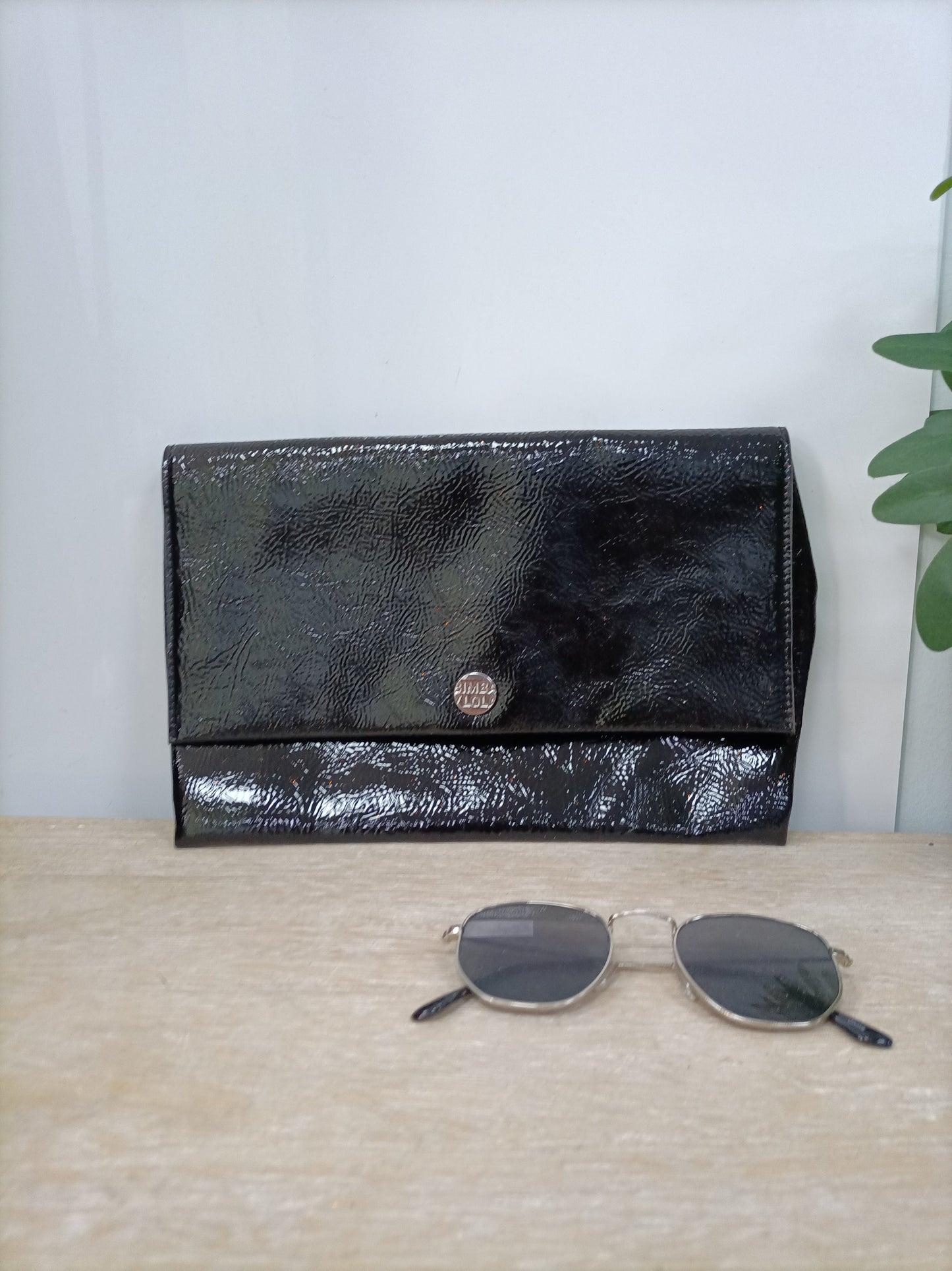 BIMBA Y LOLA. Bolso de mano negro