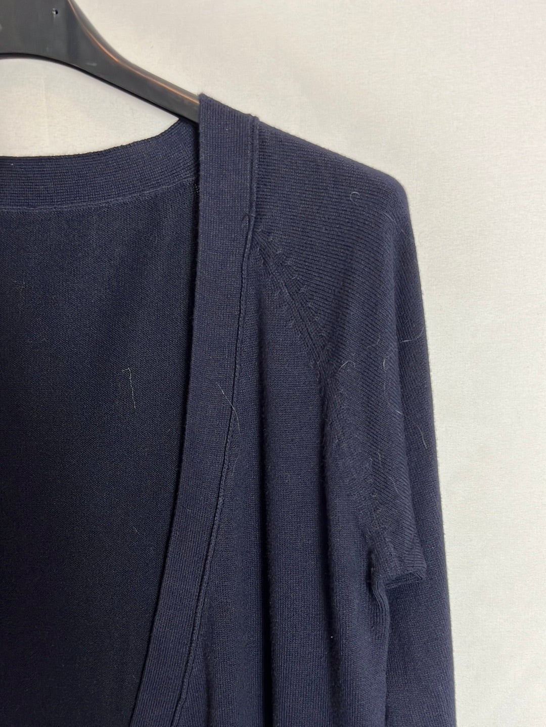 OTRAS. Cárdigan largo azul bolsillos. TM