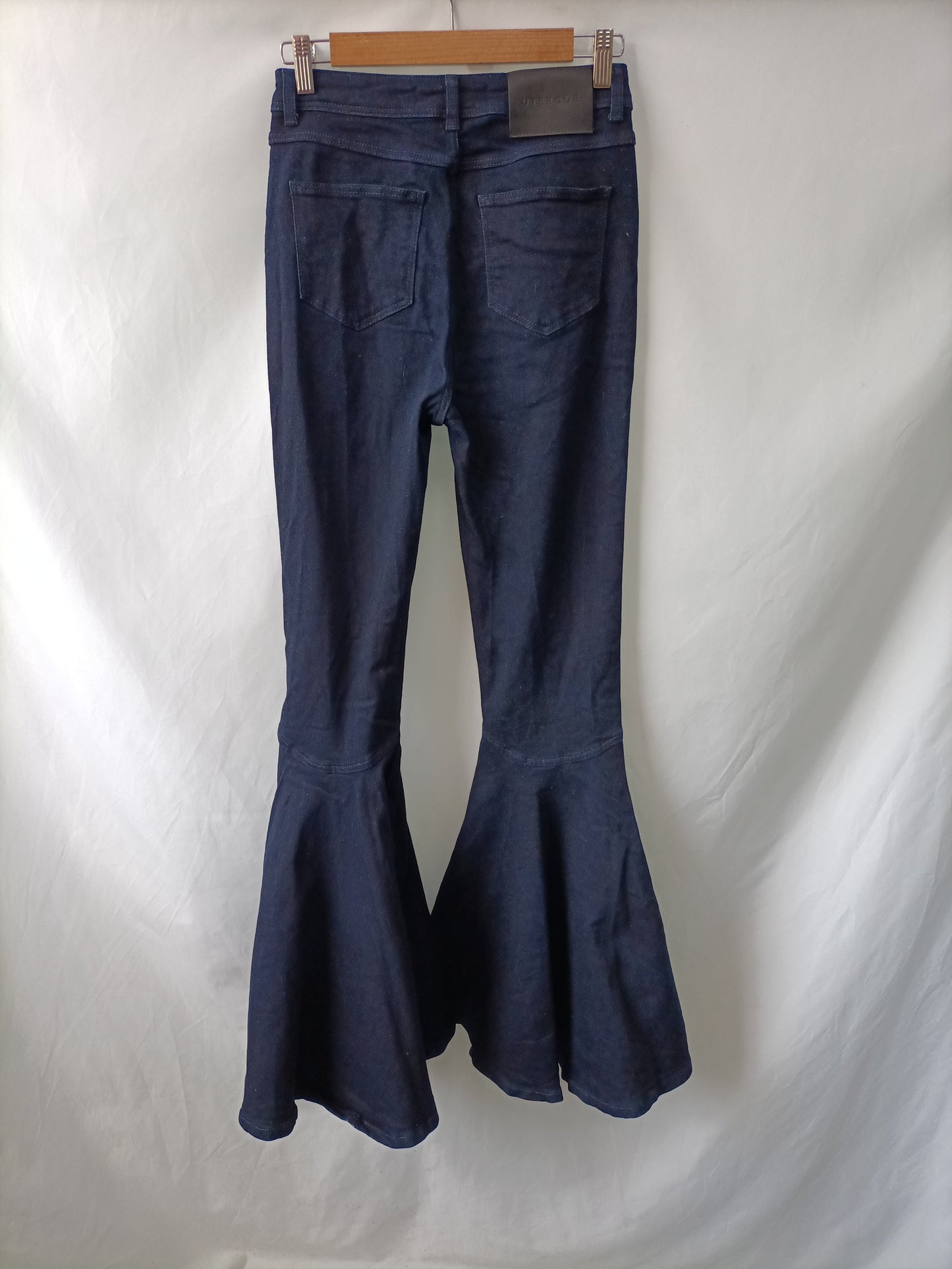 UTERQÜE. Pantalón denim volantes T.38