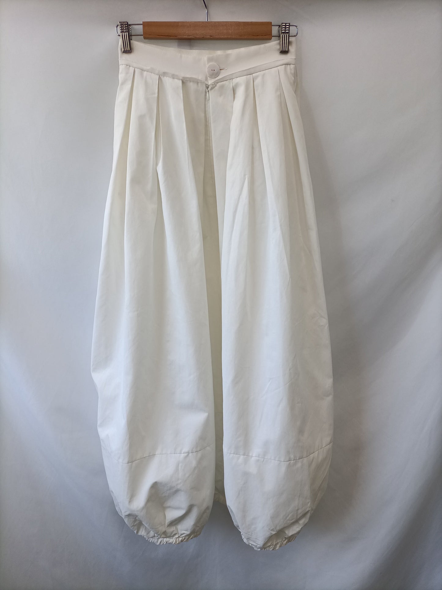 UMO COLLECTION .Falda blanca midi asimétrica T.36