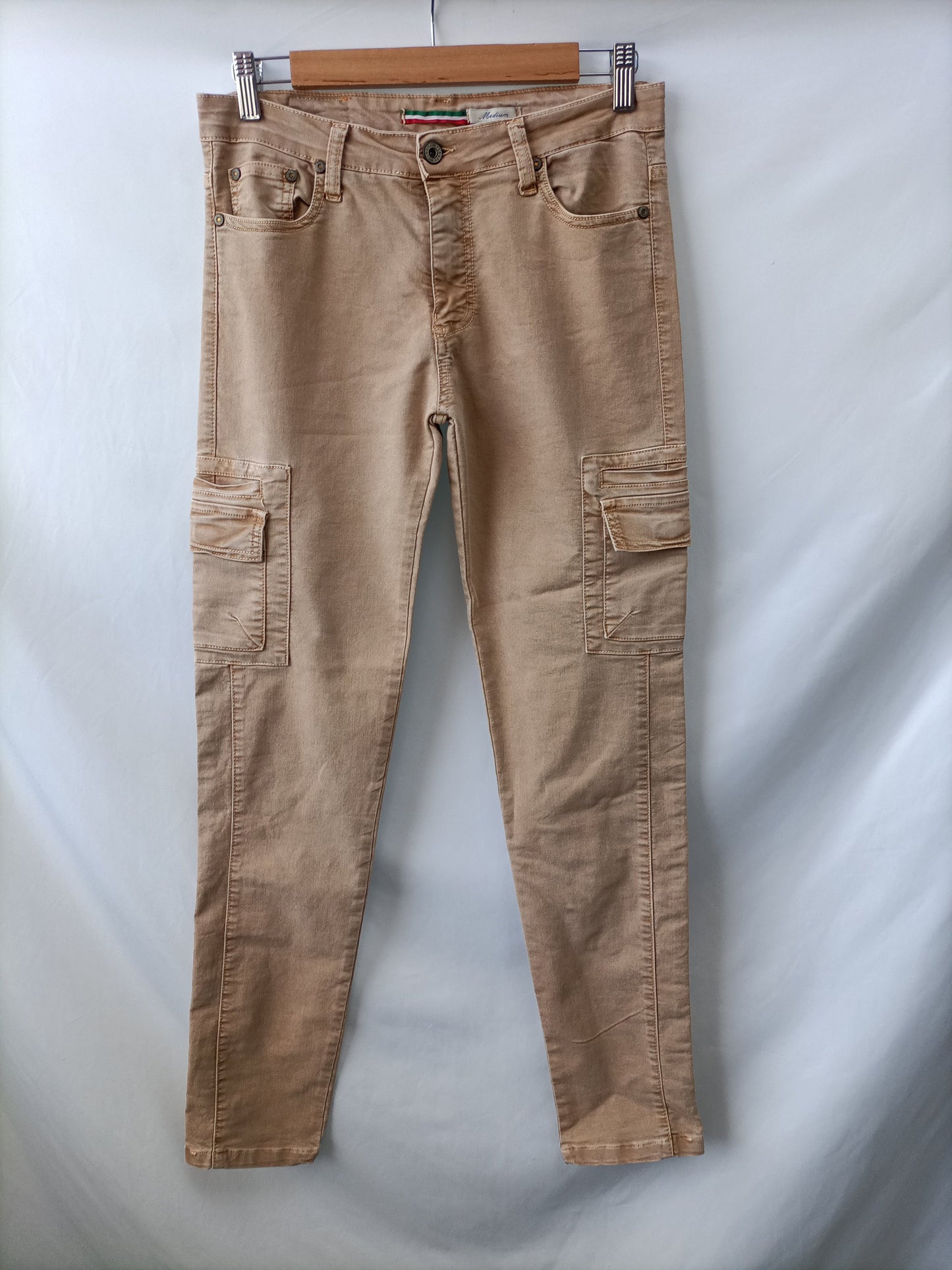 PLEASE. Beige pants with TM pockets