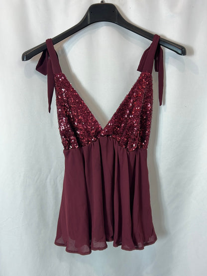 THE ARE. Burgundy top with sequin details. XS/S