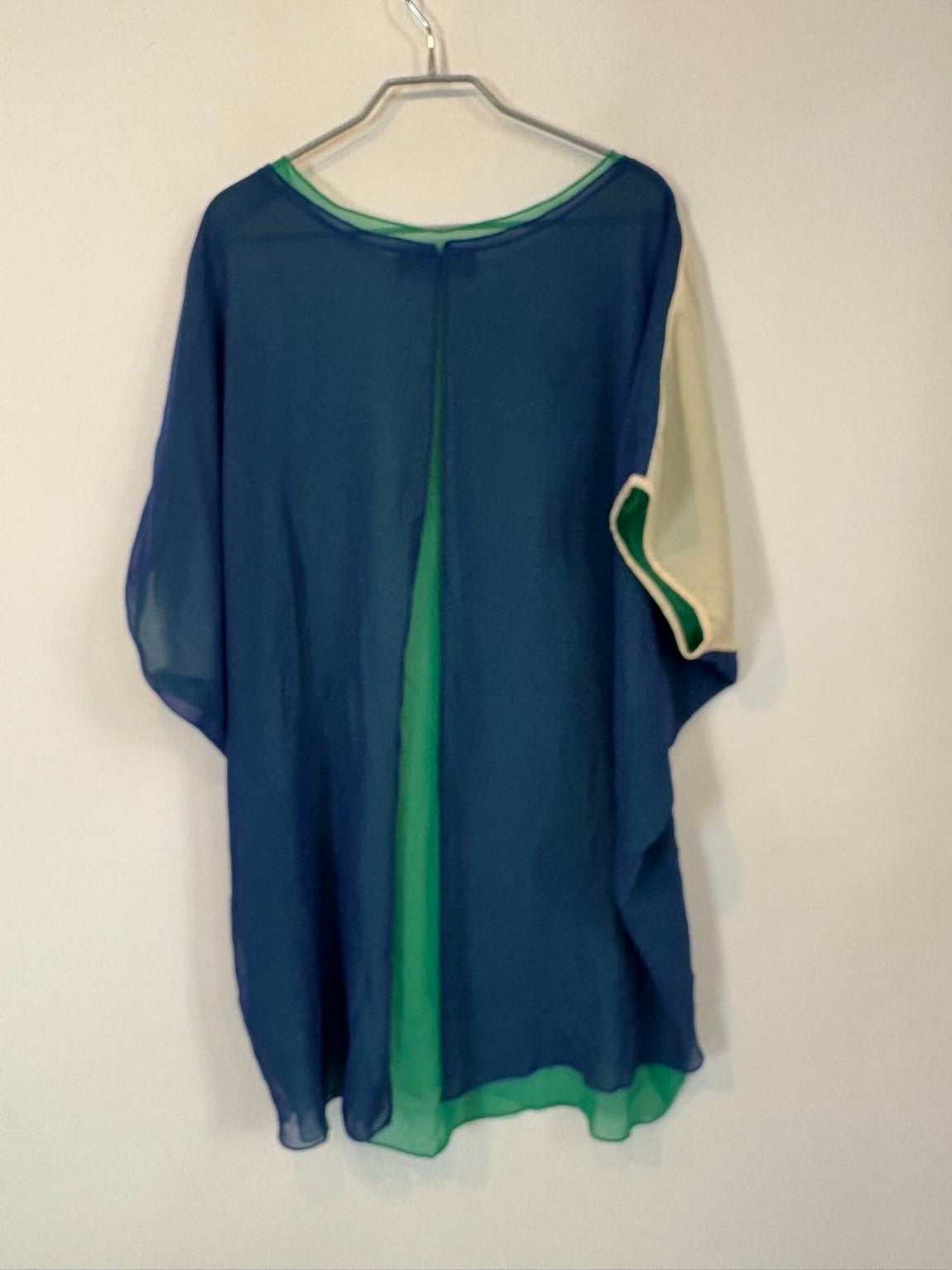 MIWA. Top fluido tricolor  seda