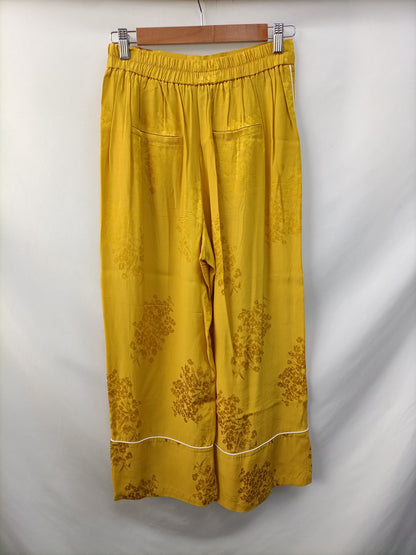 BERSHKA. Pantalón culotte flores T.M
