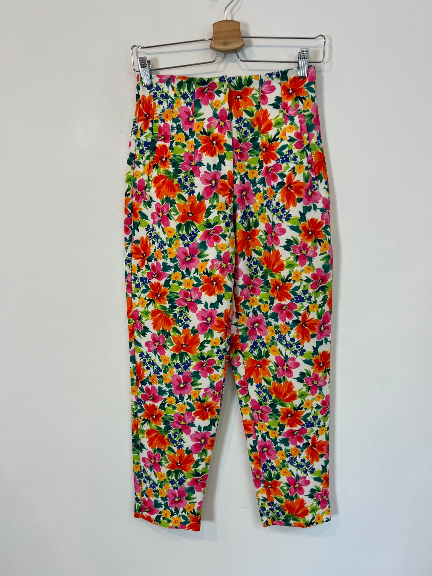 ZARA. Floral pleated trousers. TS