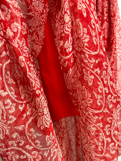 AMOË. Vestido largo rojo estampado detalle escote. T S