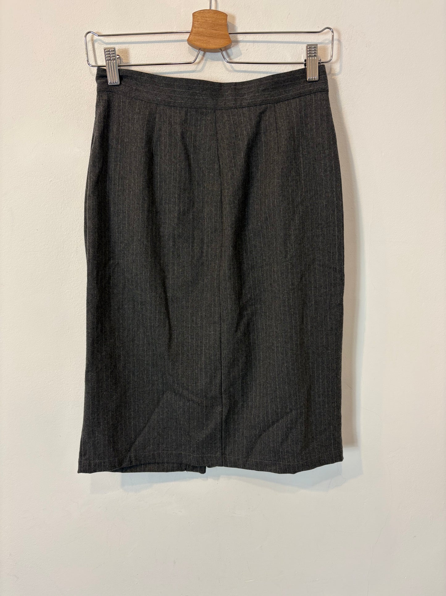 MASSCOB. Falda abotonada raya diplomática