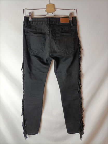ESTUDIA 22. Pantalón negros flecos laterales T.m