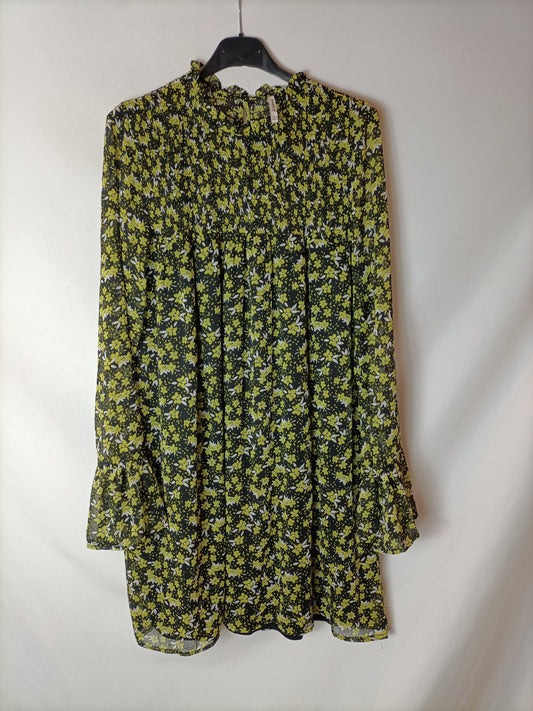 STRADIVARIUS. Vestido negro estampado nido de abeja. T M