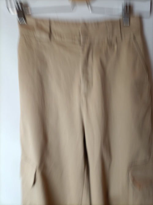 PULL&BEAR. Pantalones cargo beige. T S