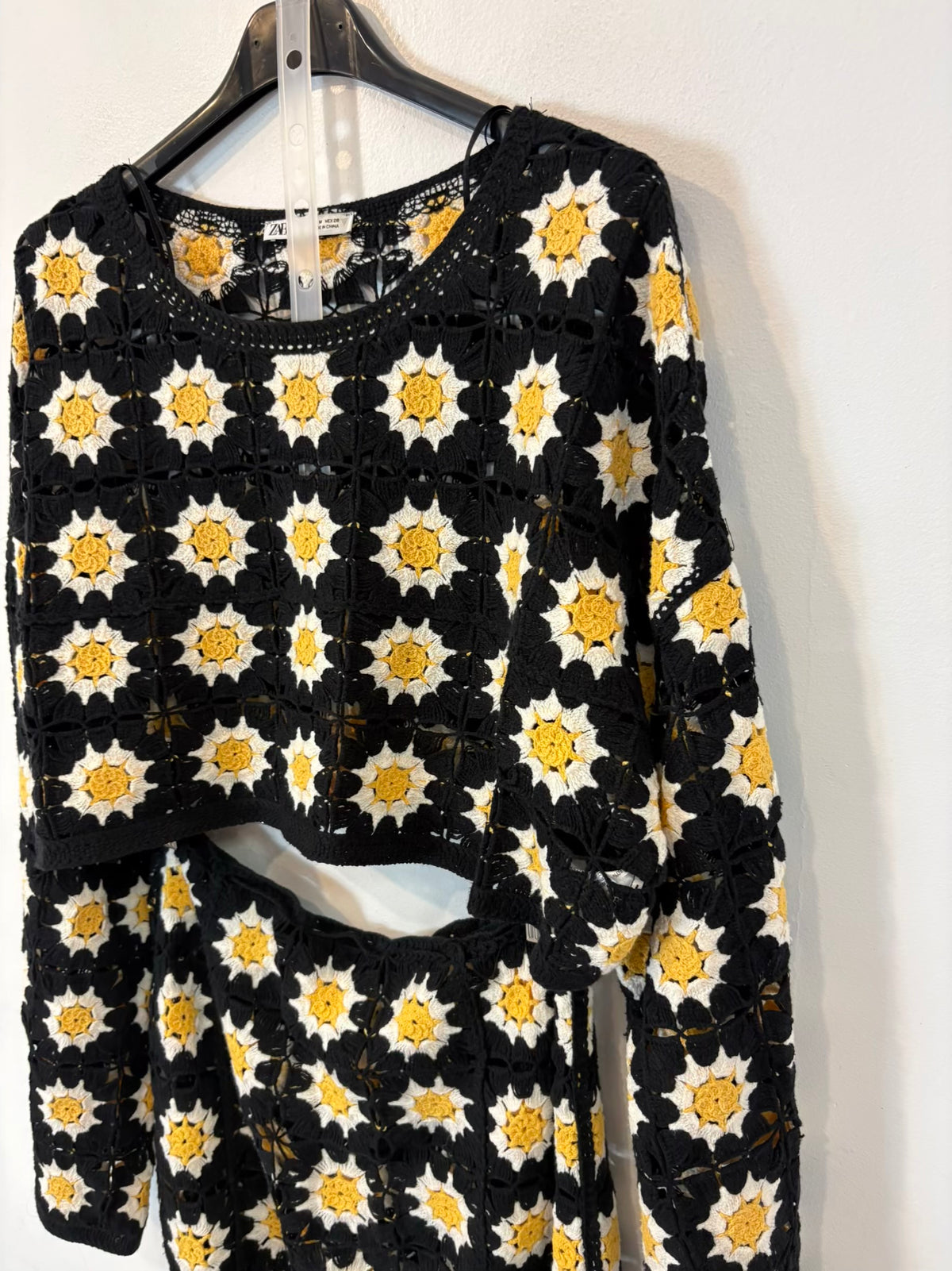 ZARA. Conjunto top y falda croché