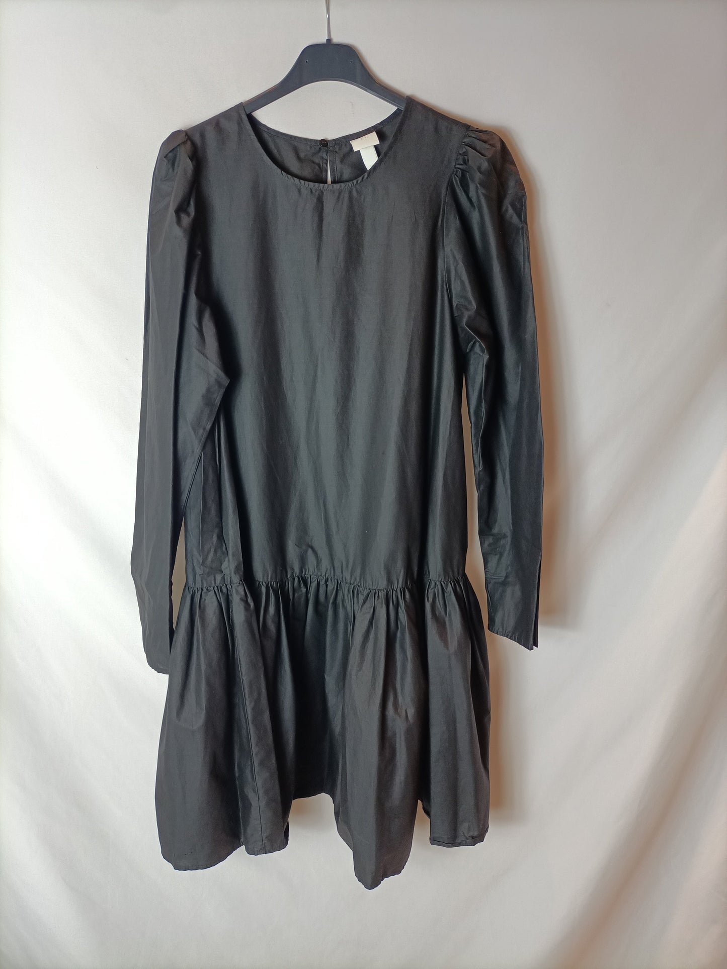 H&M. Vestido negro volante T.40
