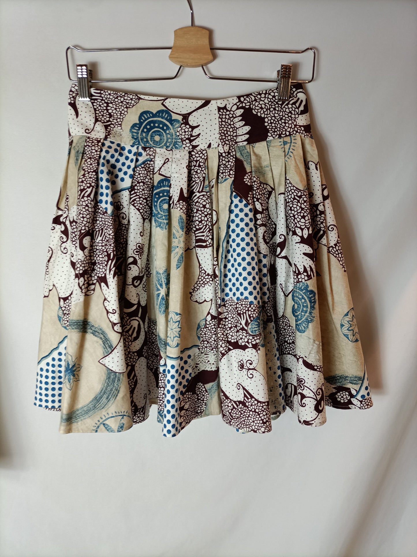 ALMA AGUILAR. Total jacket and skirt look. Size 38